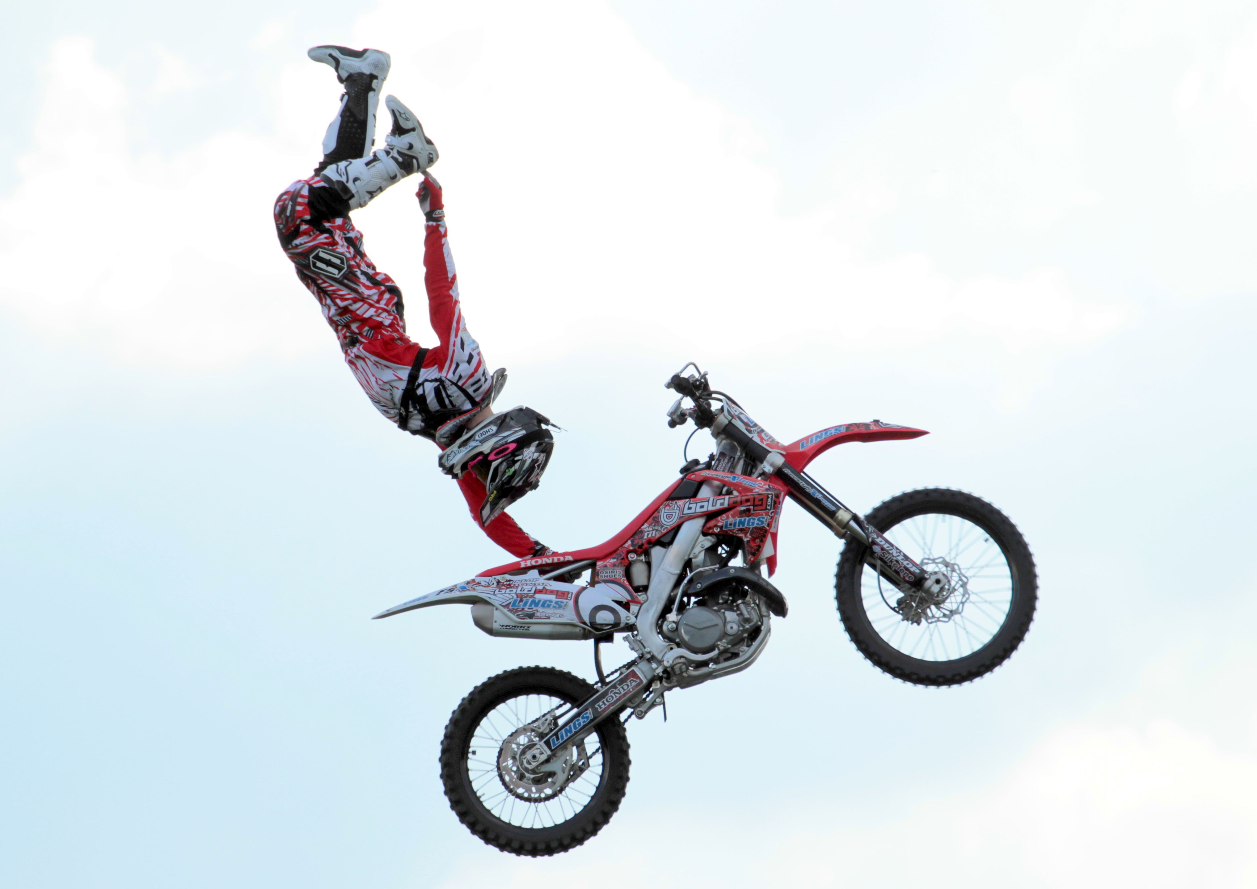 motorcycle-stunt-jumping-4