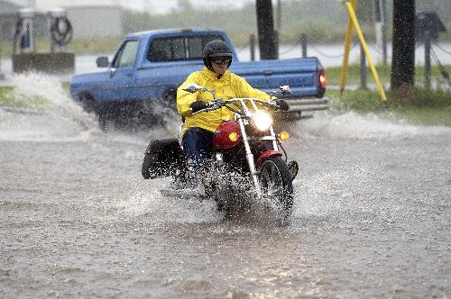 How-to-Ride-Your-Motorcycle-in-the-Rain-1