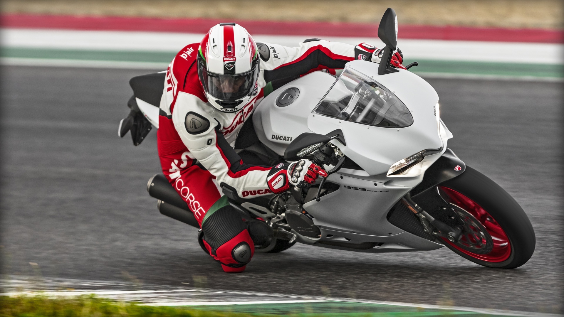 2014-Ducati-Panigale-899-1