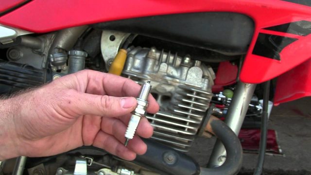 To Clean Or Replace A Spark Plug