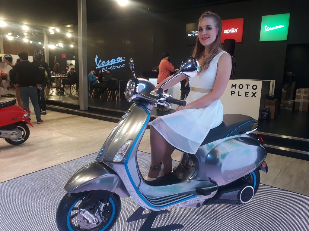 Af storm Udtale halvt Piaggio Vespa Electric Scooter Powered By A 4.2 kWh Lithium-Ion Battery