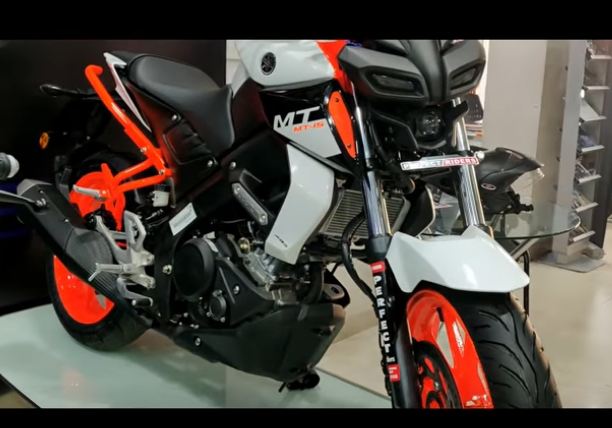 Yamaha Mt 15 Custom Paint Looks Tempting Motorcyclediaries