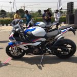2019-BMW-S1000RR-5-motorcyclediaries