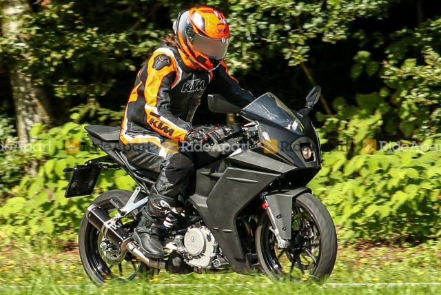 2021 KTM RC 390 spotted testing! 2021-ktm-rc390-motorcyclediaries