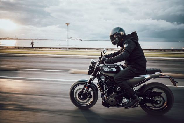 Husqvarna Svartpilen 401 panning motorcyclediaries